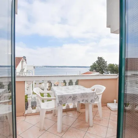 Apartment Studenac Tkon