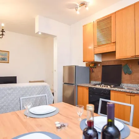 Apartment Studenac Tkon