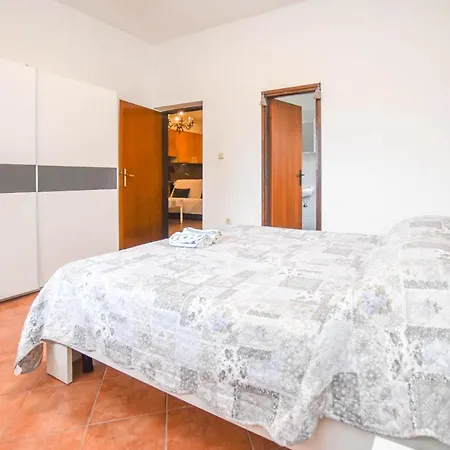 Studenac Apartment *