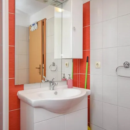Studenac Apartment Tkon