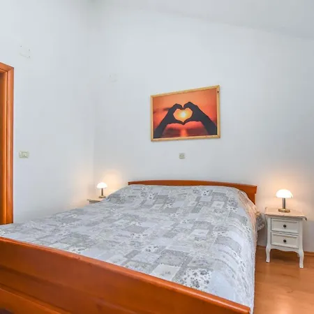 Apartment Studenac Tkon
