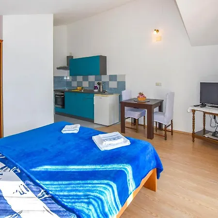 Studenac Apartment *